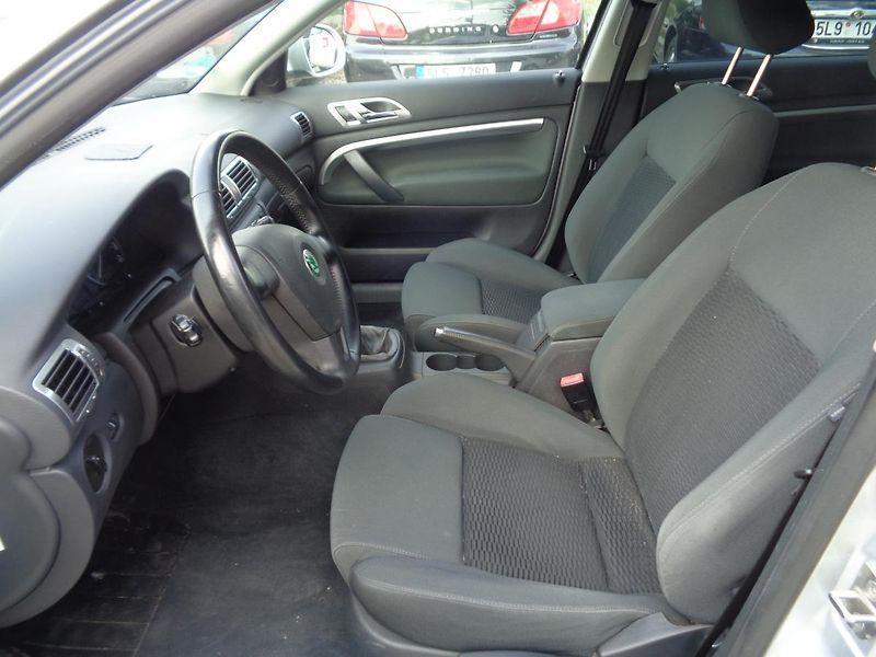 Škoda Superb 2,0 TDI - fotka 9 z 11