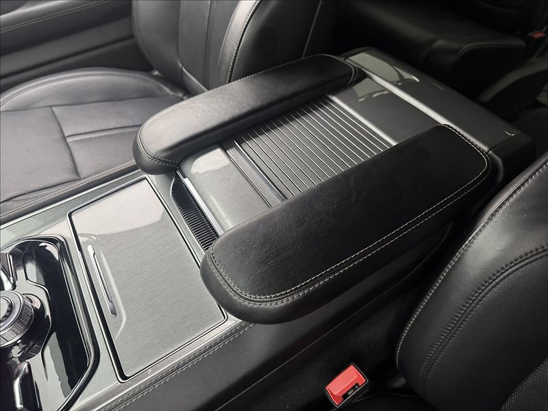 Jeep Wagoneer 5,7 V8 VZDUCH 7-MÍST DPH 360° - fotka 33 z 60