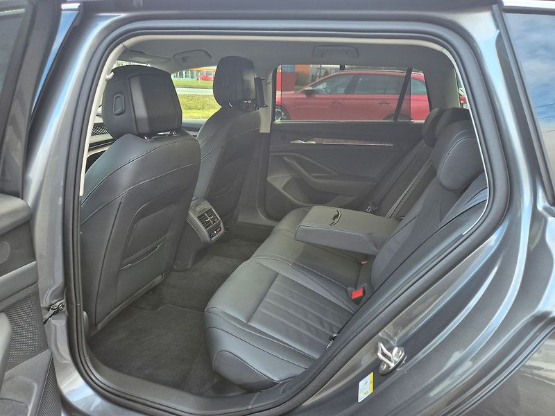 Škoda Superb Combi 2,0 TDI DSG 4x4 142kW L& - fotka 10 z 41
