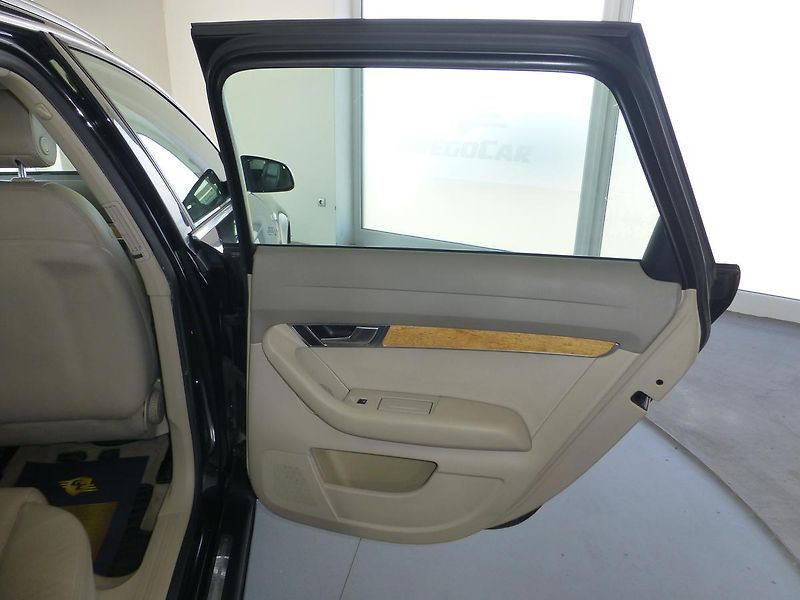 Audi A6 (2007) 3,0TDI**QUATTRO**NAVIG**XENONY - fotka 21 z 28