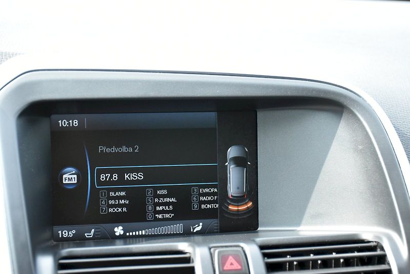 Volvo XC60 (2012) 2.4 D5 120kw 4x4 - fotka 7 z 20