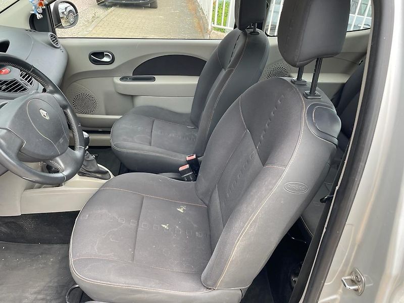 Renault Twingo (2007) 1,2  56KW 91300KM!!! - fotka 37 z 40