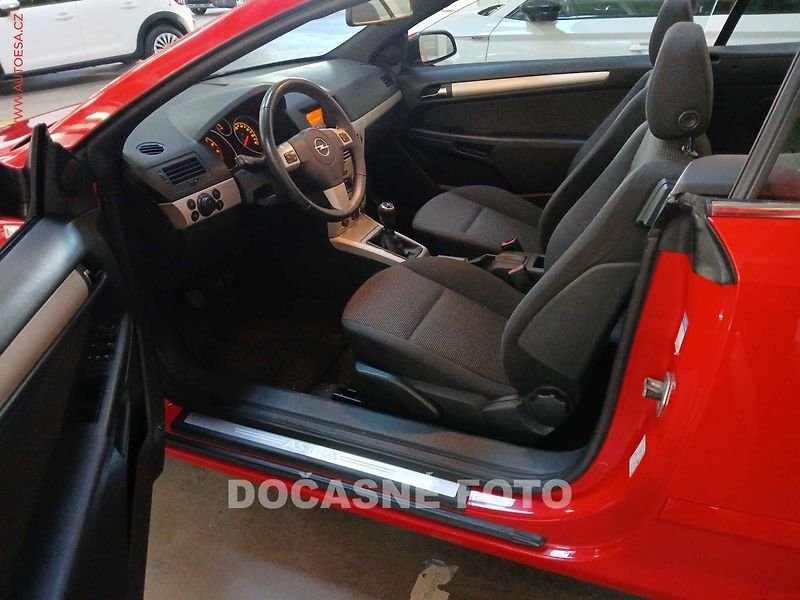 Opel Astra (2007) 1.6i Twin TOP - fotka 3 z 3