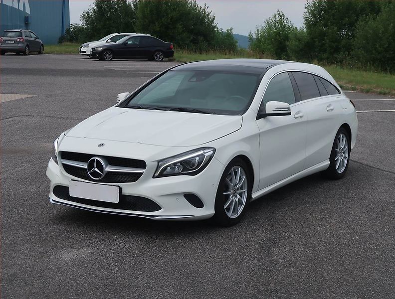 Mercedes-Benz CLA (2017) 220 4MATIC - fotka 2 z 14
