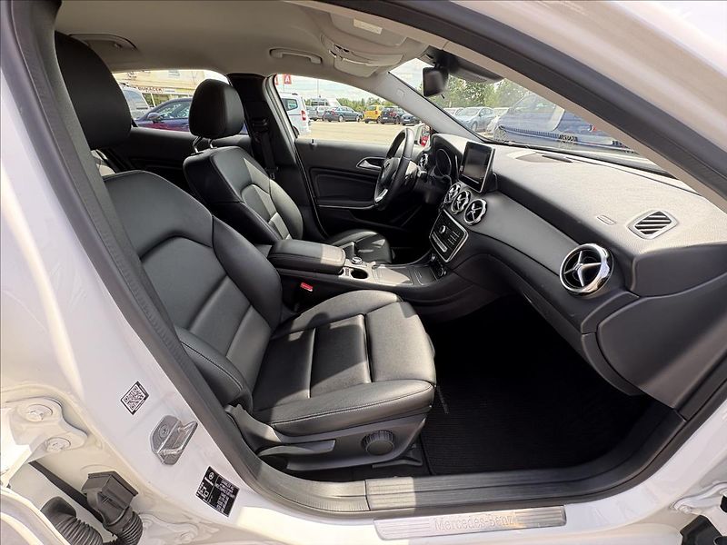 Mercedes-Benz GLA 1,6 180i 90kW AT,Led,Kůže,Navi - fotka 25 z 34