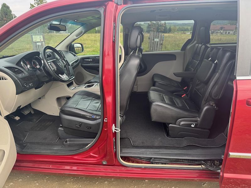 Dodge Grand Caravan (2016) 3.6 V6 SERVISNÍ KNIHA - fotka 17 z 40