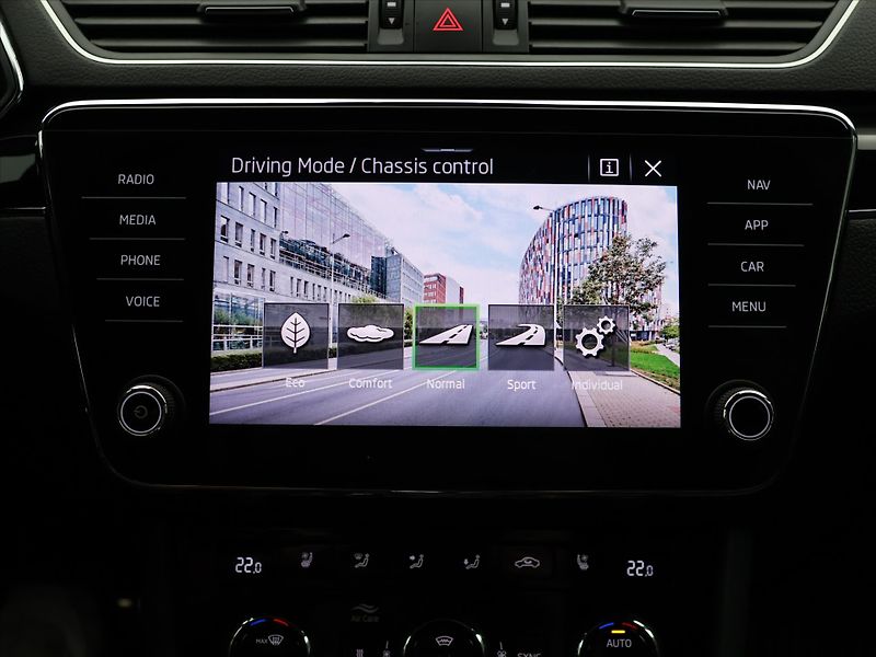 Škoda Superb 2,0 TDI DSG L&K DPH CZ - fotka 29 z 45
