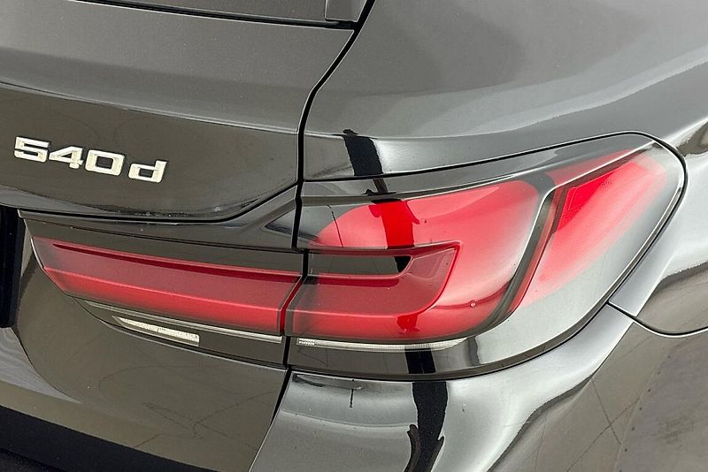 BMW Řada 5 540d xDrive - fotka 5 z 28