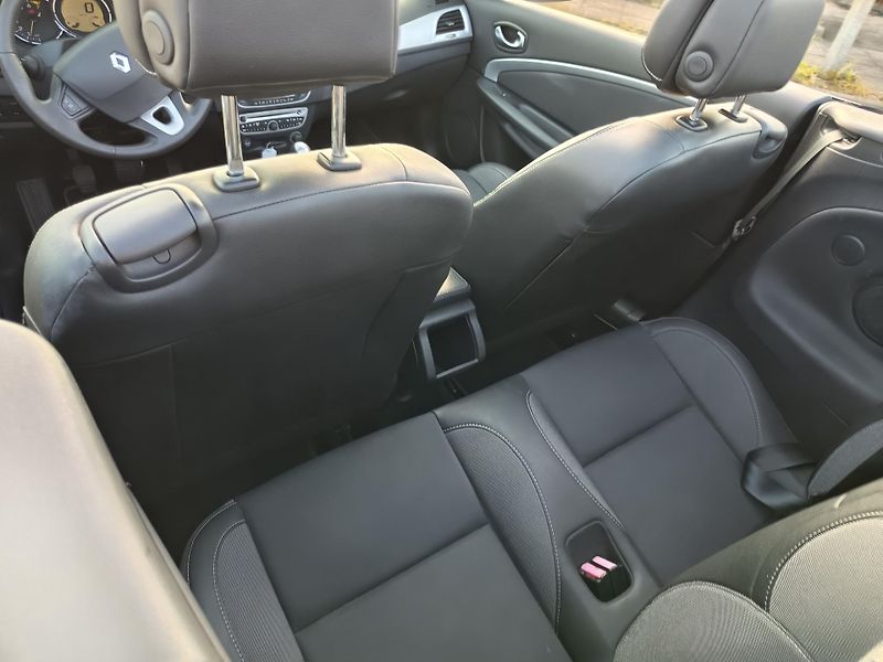 Renault Mégane (2011) Kabroušek 1.4 96kw - fotka 34 z 53