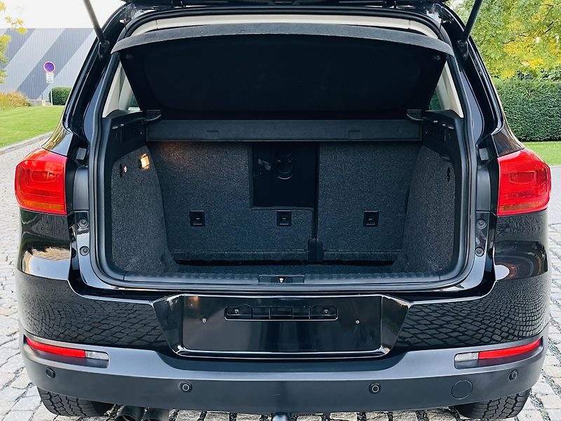 Volkswagen Tiguan 1.4TSI MANUÁL SENZORY TAŽNÉ  - fotka 19 z 45