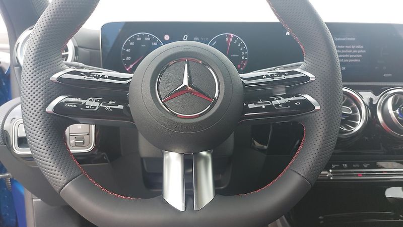 Mercedes-Benz Třídy A 250e s hybridní technologií EQ - fotka 10 z 27