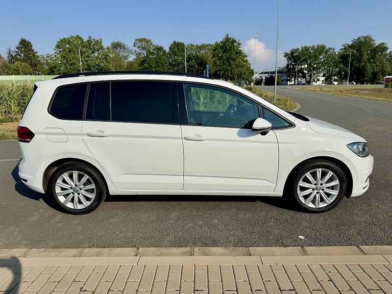 Volkswagen Touran 1.4 TSI PANO ALCANTARA MASÁŽ - fotka 6 z 44