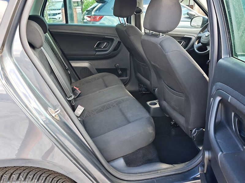 Škoda Fabia (2012) 1,2 TSI 63 KW Ambiente - fotka 11 z 30