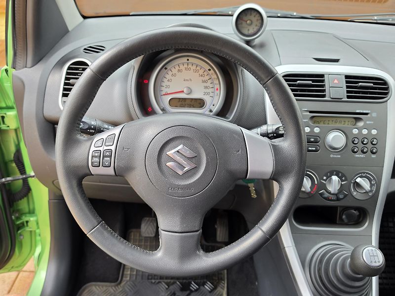 Suzuki Splash 1.2i 63kW KLIMA*REZERVACE* - fotka 16 z 46