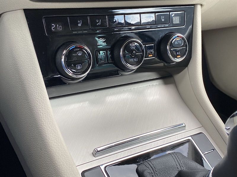 Škoda Superb (2020) 2.0 TSI DSG L&K - fotka 13 z 38