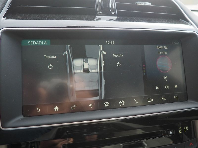 Jaguar F-Pace (2019) 5.0 SVR 550HP, Plný servis - fotka 31 z 43