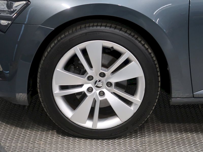 Škoda Superb (2019) STYLE 2.0TDI 140KW DSG 4x4 MAT - fotka 11 z 34