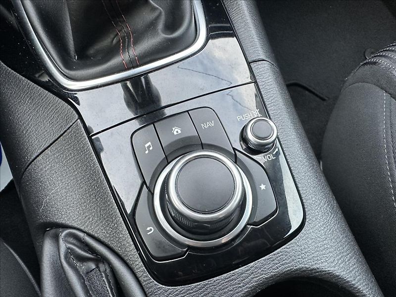 Mazda 3 2,0 121kw G165 TOP - fotka 18 z 22