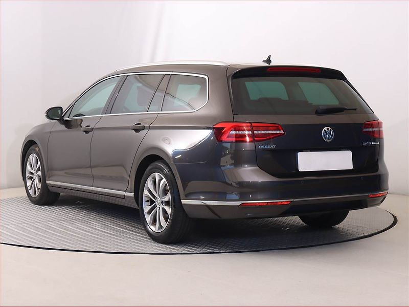 Volkswagen Passat (2016) 2.0 TDI, Automat, Serv.kniha - fotka 4 z 22