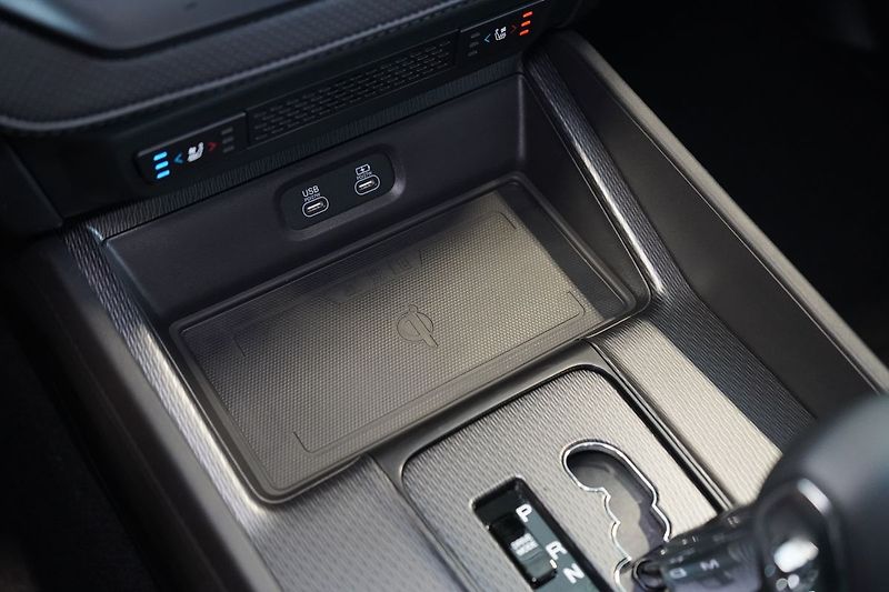 Ostatní PREMIUM 2.2 Diesel E-XDI 72225 - fotka 33 z 35