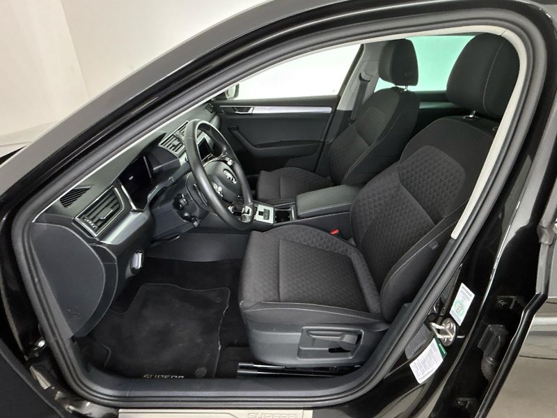 Škoda Superb Ambition DSG - fotka 7 z 28