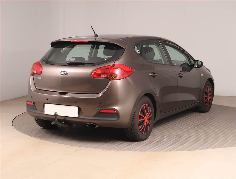 Kia Ceed (2013) 1.4 CVVT, Serv.kniha, Tempomat - fotka 5 z 14