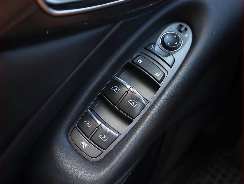 Infiniti Q50 (2016) 2.2 d, Automat, Kůže, Navi - fotka 18 z 19