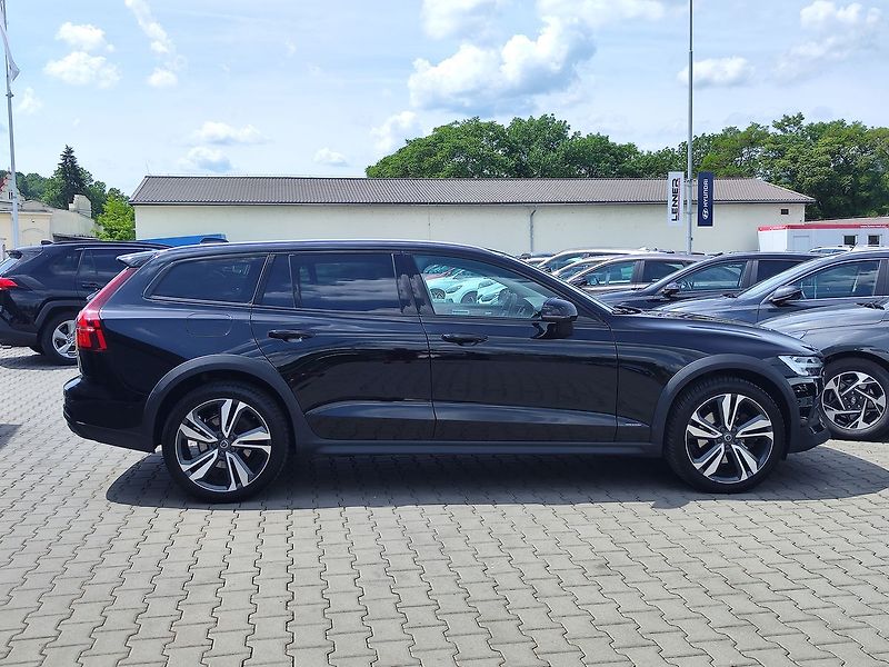 Volvo V60 B4/145kW AWD Auto Plus My24 - fotka 4 z 36