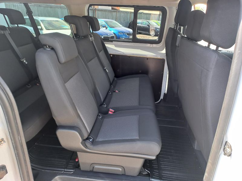 Toyota ProAce (2023) 2.0D-4D 106kW L2 9-míst ČR DPH - fotka 13 z 19