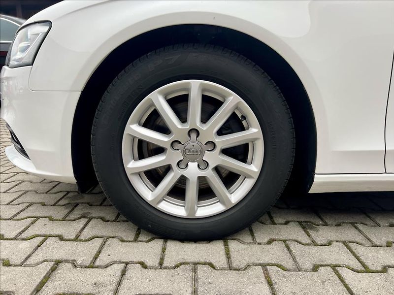Audi A4 2,0 TDi KLIMA / rezervace - fotka 39 z 40