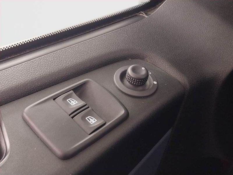 Opel Vivaro (2019) 1.6 BiCDTI, Bus, 6Míst, ČR - fotka 16 z 18