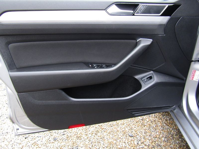 Volkswagen Passat (2021) 2.0 TDI 110kW DSG ACC - fotka 18 z 46