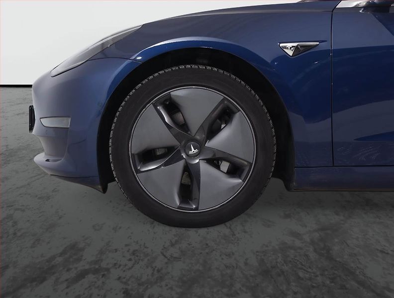 Tesla Model 3 (2019) Long Range 4WD 78kWh, SoH 84% - fotka 15 z 23