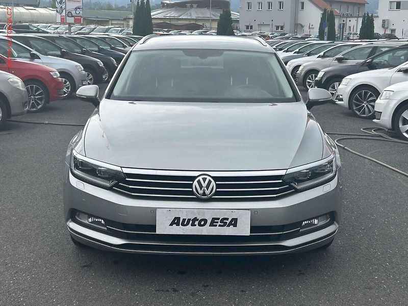 Volkswagen Passat (2015) 2.0TDi, DSG, navi, kůže - fotka 2 z 20