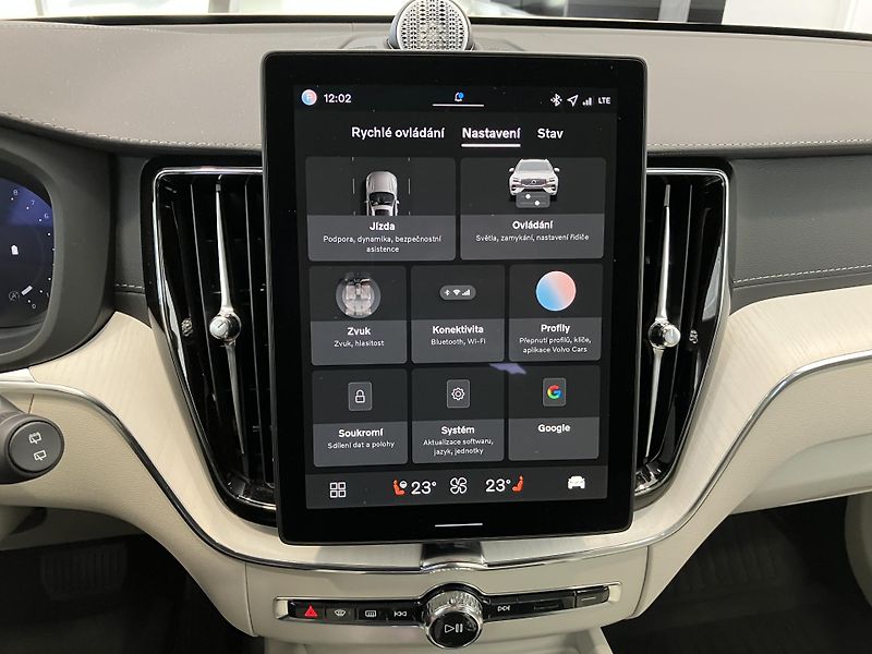 Volvo XC60 B5 AWD Ultra Bright-REZERVACE - fotka 33 z 53