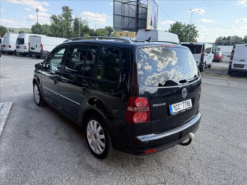 Volkswagen Touran 1,4 TSi Higline - fotka 7 z 28