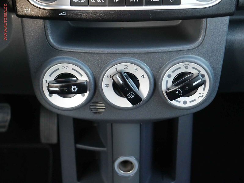 Mitsubishi Colt (2011) 1.3i, ČR, servis.kniha, AC - fotka 12 z 14