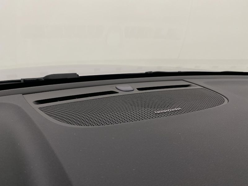 Volvo XC40 B3 AUT DARK PLUS - fotka 31 z 62