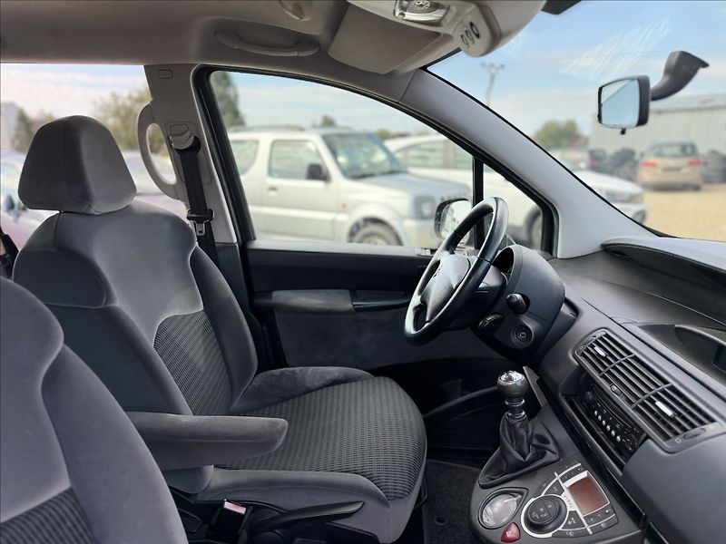 Citroën C8 2,0 HDI 100kW XENONY,TAŽNÉ - fotka 25 z 27