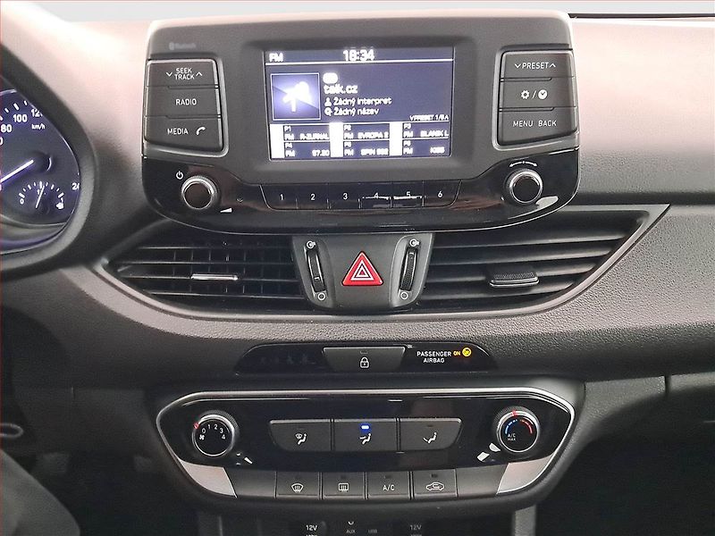 Hyundai i30 (2018) 1.0 T-GDI, Serv.kniha - fotka 12 z 16