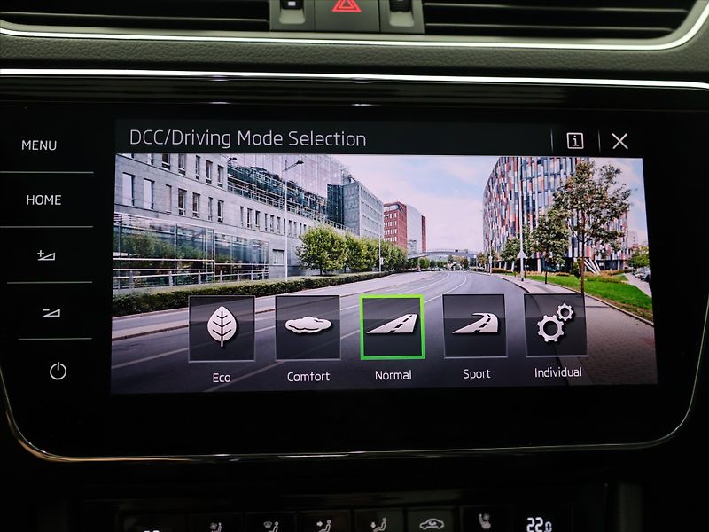 Škoda Superb 2,0 TDI 140kW DSG 4x4 CZ L&K - fotka 25 z 34