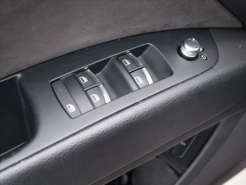 Audi Q7 3,0 TDI 150kW S-line CZ DPH - fotka 16 z 33