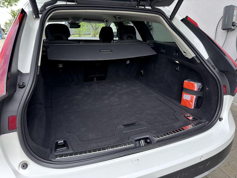 Volvo V90 CC B5 AWD (benzín) //REZERVACE - fotka 16 z 46