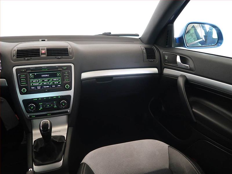 Škoda Octavia (2011) RS 2.0 TSI, Xenony, Tempomat - fotka 8 z 11