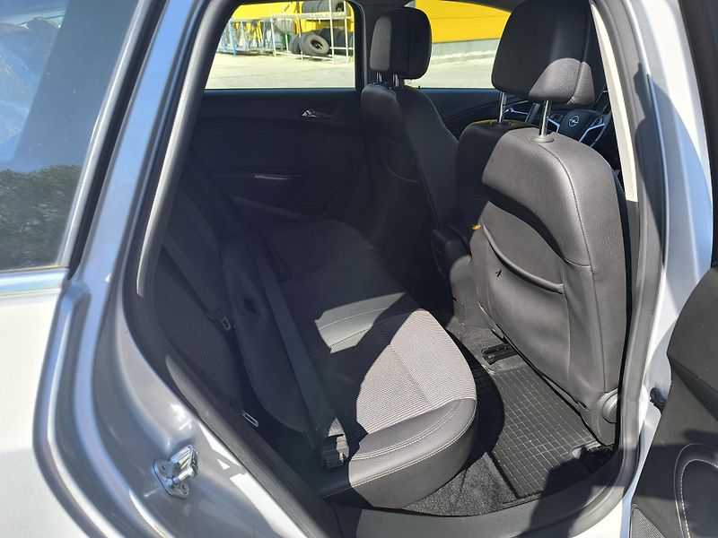 Opel Astra (2011) 1.7 CDTi,SERVISNÍ KN. DOL KM. - fotka 14 z 29