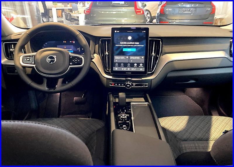 Volvo XC60 (2026) B5 AWD CORE +4SERVIS/ZÁRUKA - fotka 11 z 15