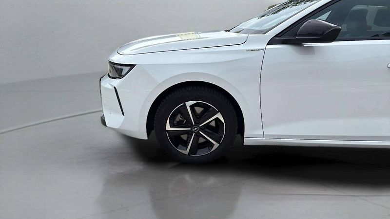 Opel Astra Edition ST 1.2 TURBO (96kW/130 - fotka 19 z 20