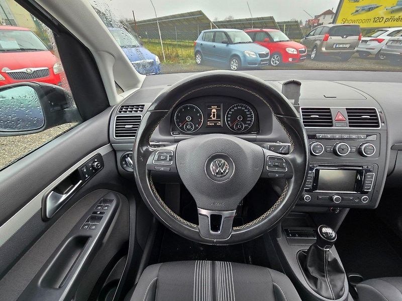Volkswagen Touran (2013) 1.2 TSI 77KW - fotka 14 z 22