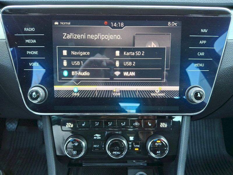 Škoda Superb (2018) Combi Ambition Plus 2,0TDi 110 - fotka 18 z 35