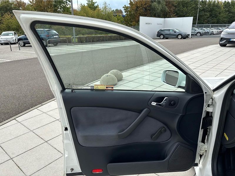 Škoda Octavia A 1,9 TDI 66 kW AMBIENTE - fotka 20 z 30